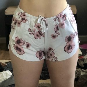 brandy melville eve shorts :*